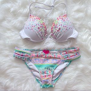 Victoria’s Secret Bikini size 32B top and XS bottoms